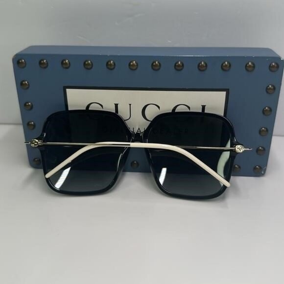 ?- New Authentic Gucci Grey Butterfly Ladies Sunglasses GG1267SA 001 60